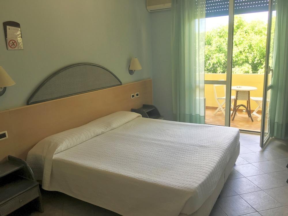 למפדוזה Hotel Baia Turchese מראה חיצוני תמונה