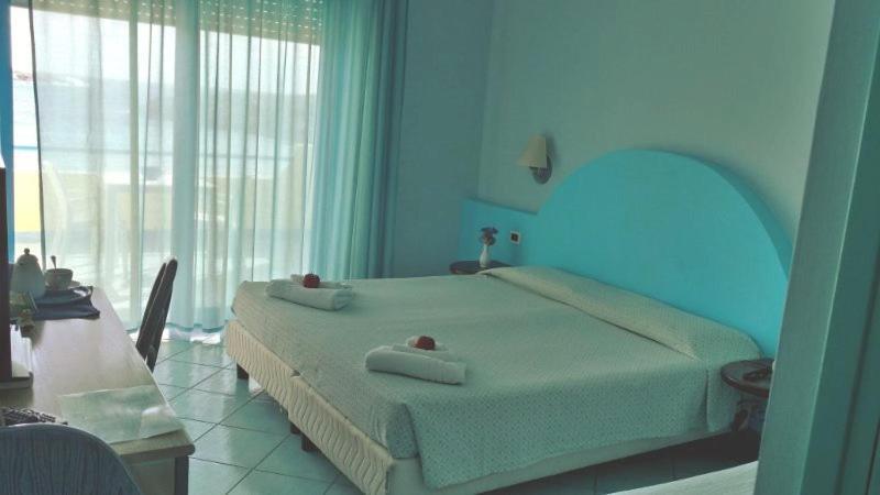 למפדוזה Hotel Baia Turchese מראה חיצוני תמונה